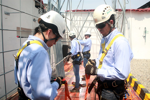En este momento estás viendo Importancia del uso de cascos en trabajos de altura